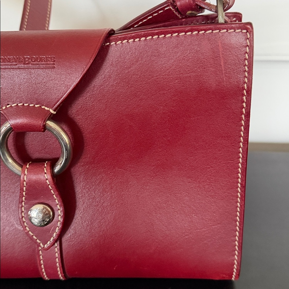 Dooney & Bourke Alto Ring Flap Italian Vachetta shoulder bag in red leather - Picture 10 of 13